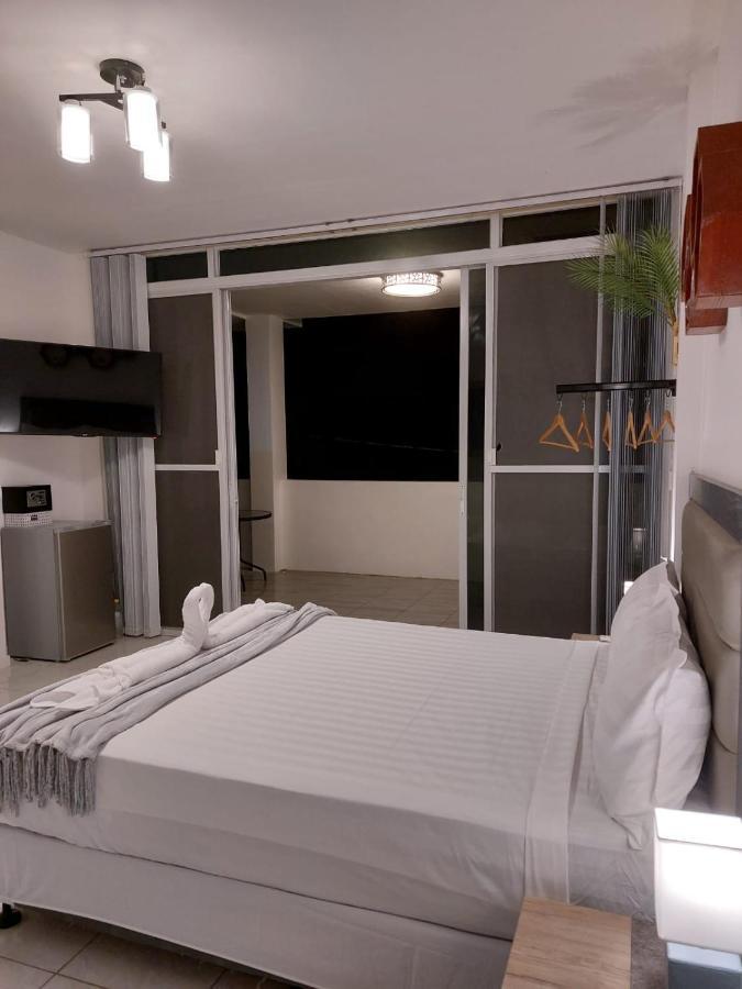 Bonsai Jacuzzi Suites 팡라오 외부 사진