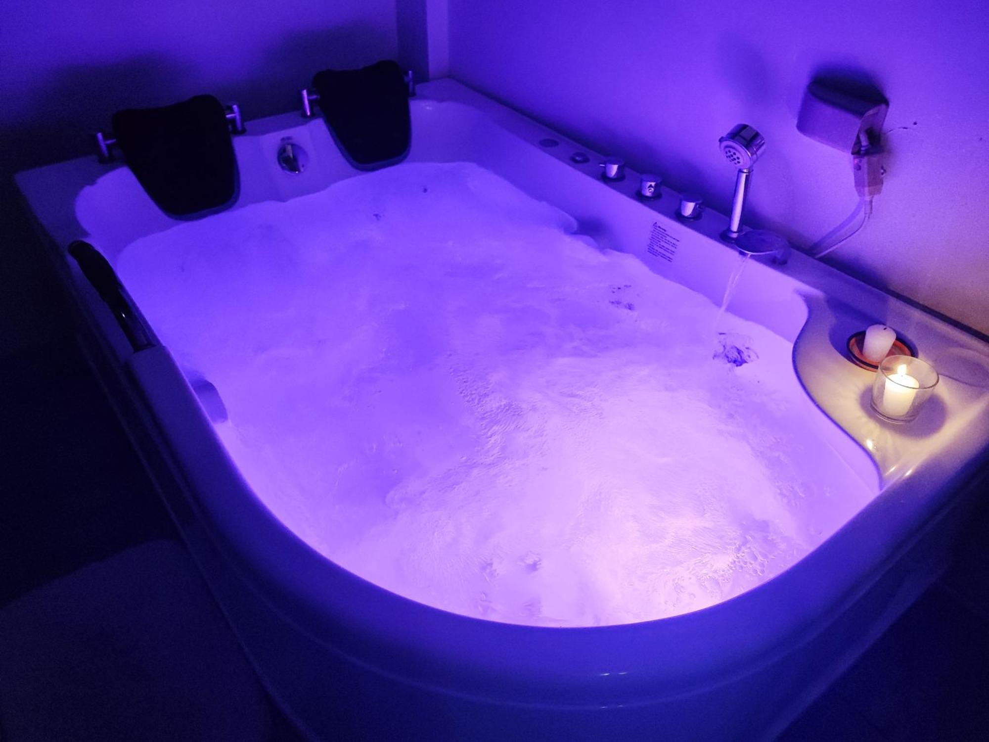 Bonsai Jacuzzi Suites 팡라오 외부 사진