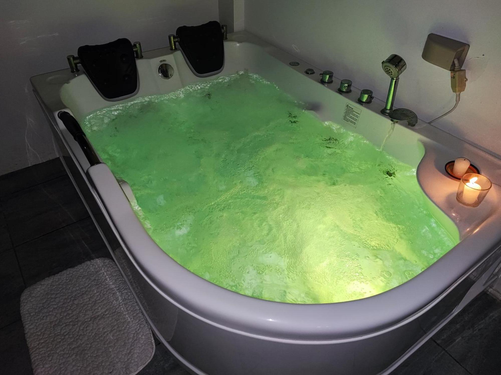 Bonsai Jacuzzi Suites 팡라오 외부 사진