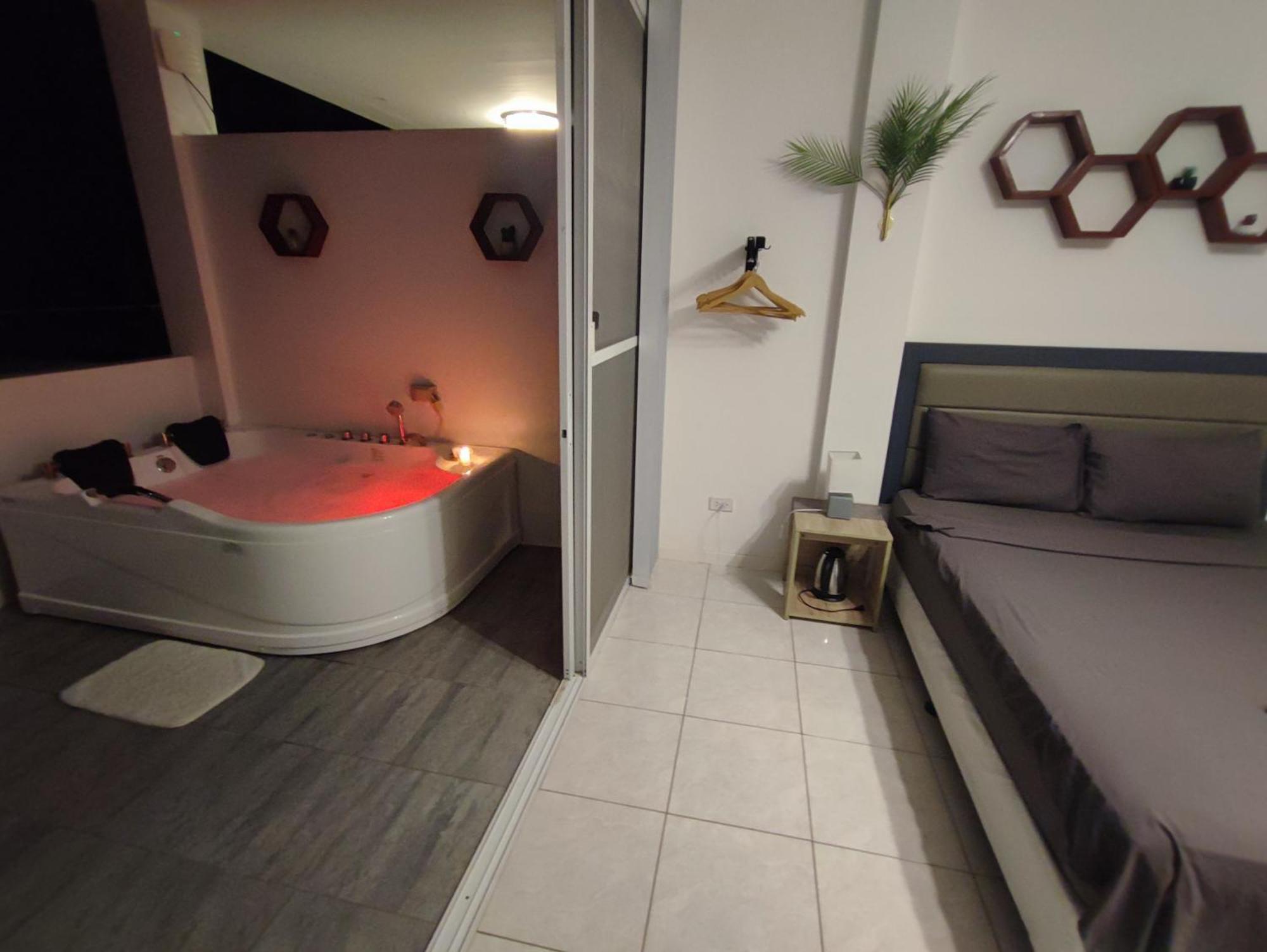 Bonsai Jacuzzi Suites 팡라오 외부 사진